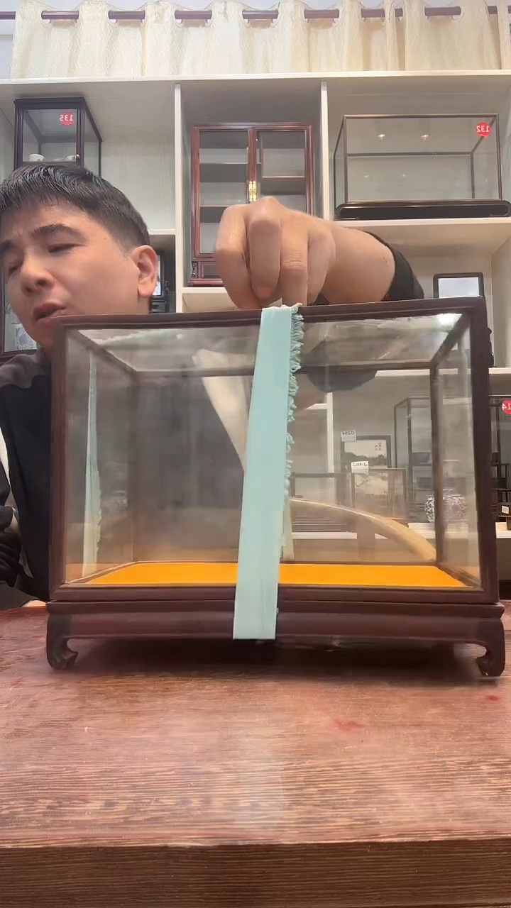 红酸枝木类居***妈孤品玻璃罩508