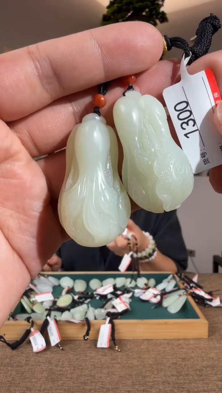 颈饰未镶嵌和田玉多样性发货发其中一件