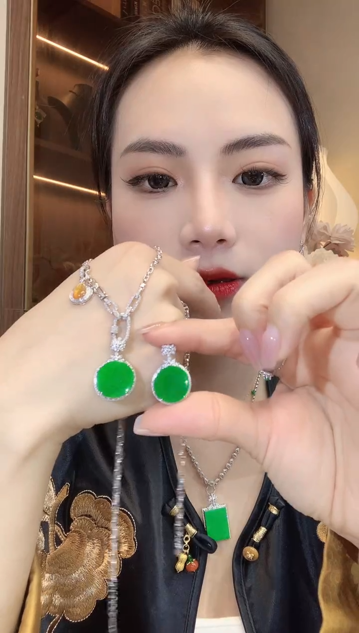 【闪购商品】翡翠吊坠(不含链)18K金镶嵌A8 多样性发货一件