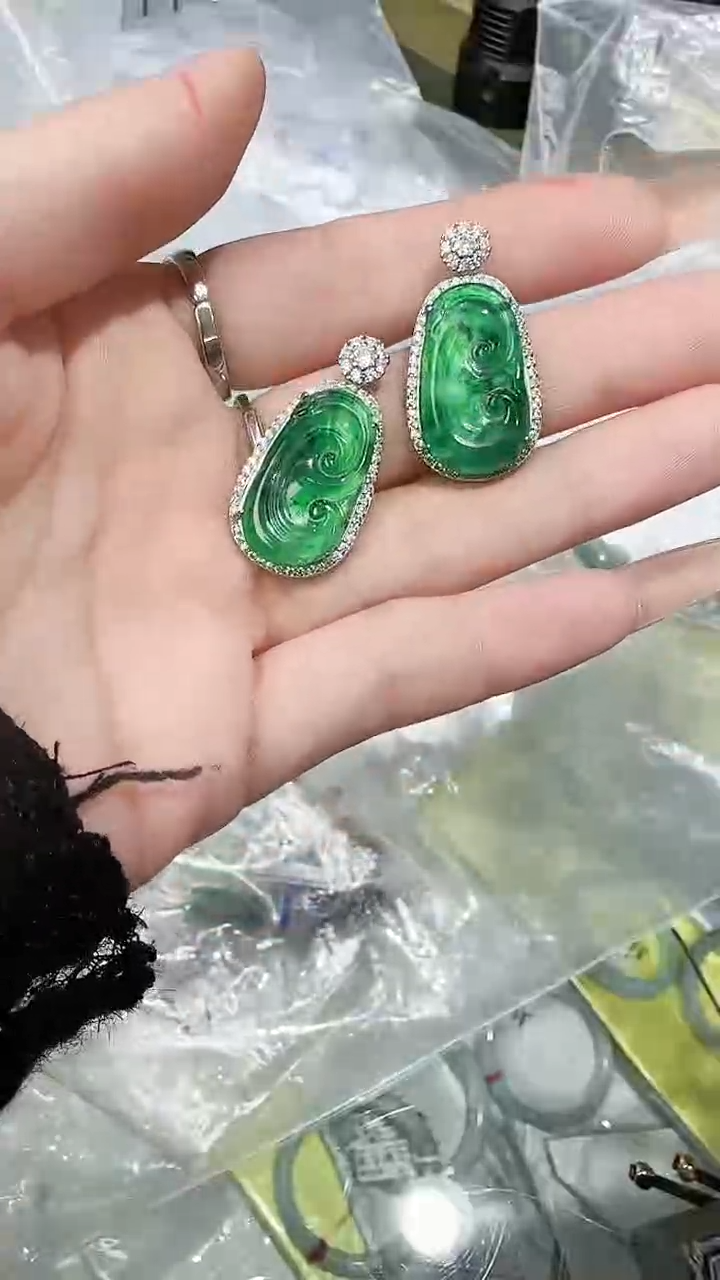 【闪购商品】翡翠颈饰未镶嵌如意