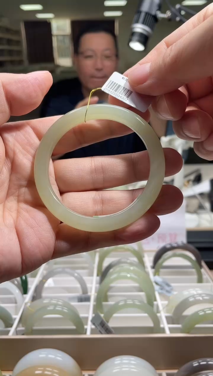 未镶嵌手镯和田玉58圈口 4302