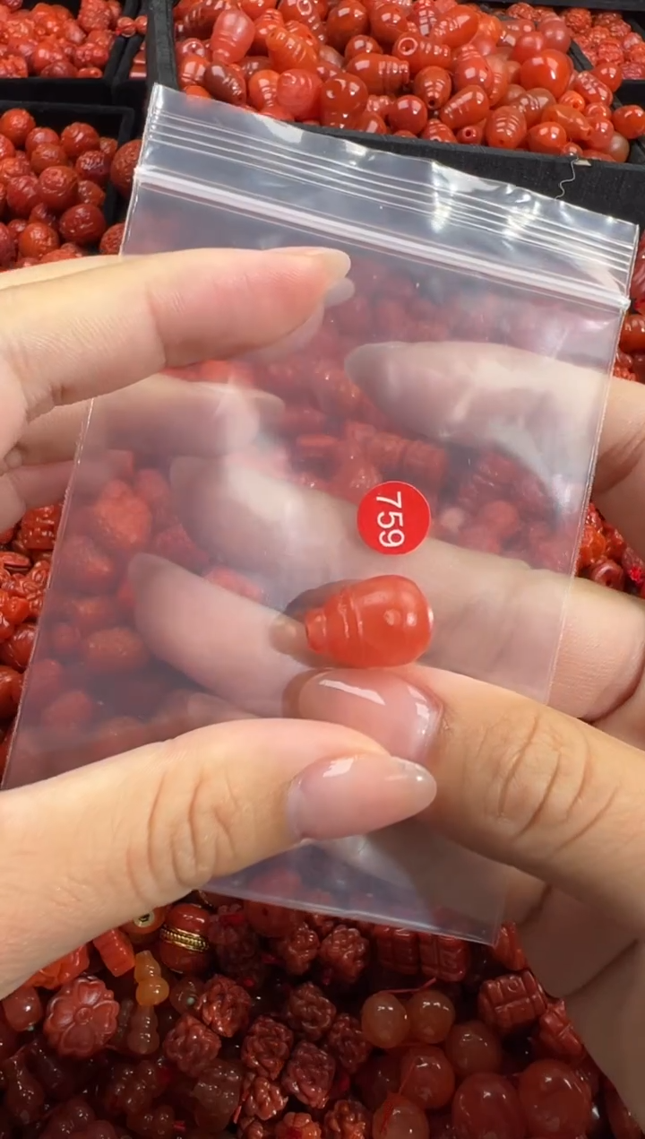 南红玛瑙未镶嵌颈饰1