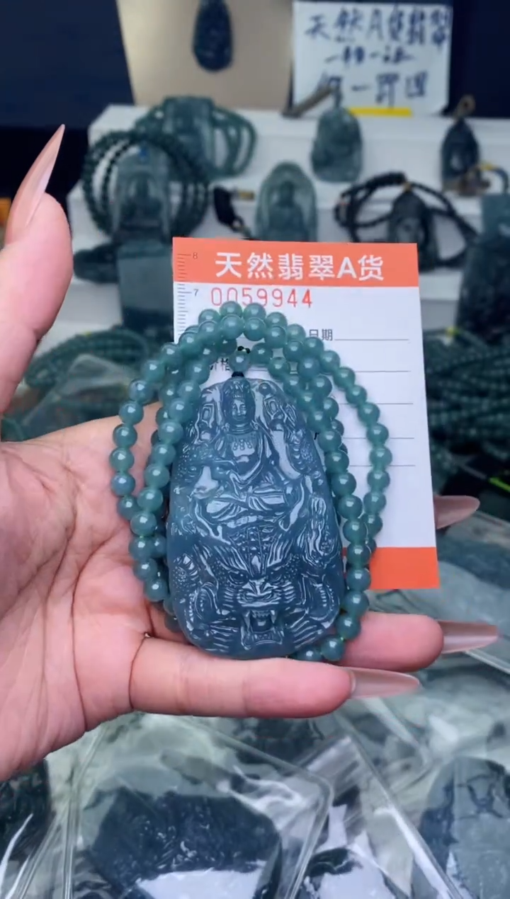 翡翠未镶嵌颈饰