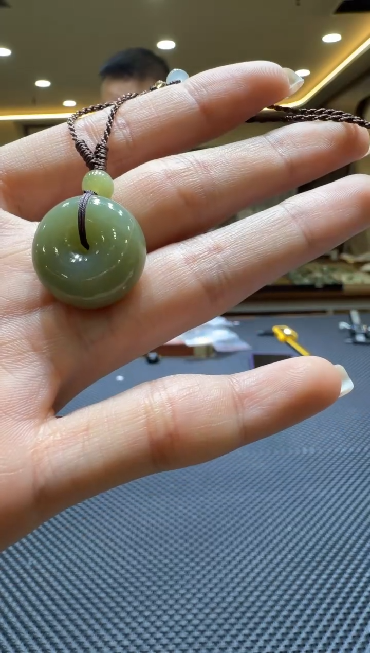颈饰未镶嵌和田玉挂件