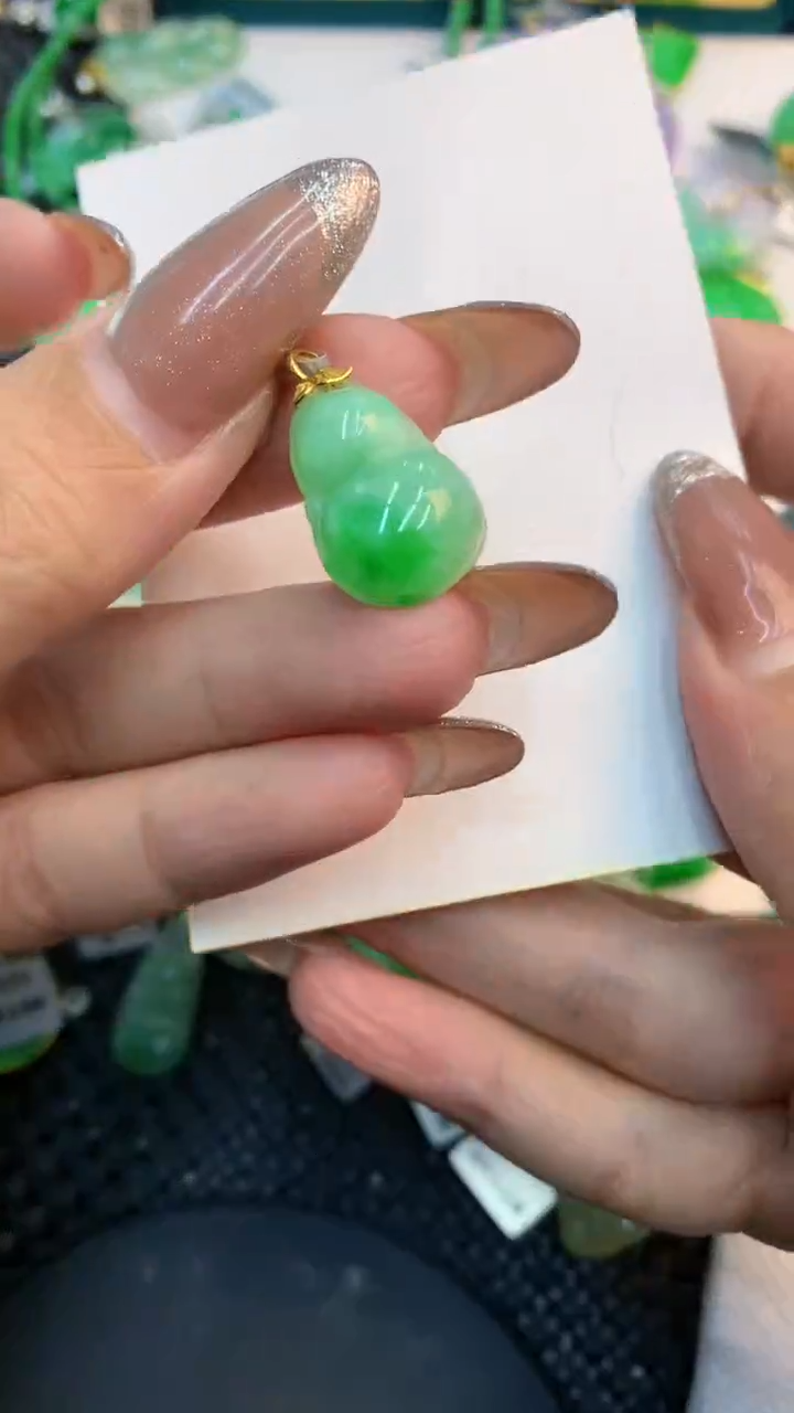 颈饰18K金镶嵌翡翠1`