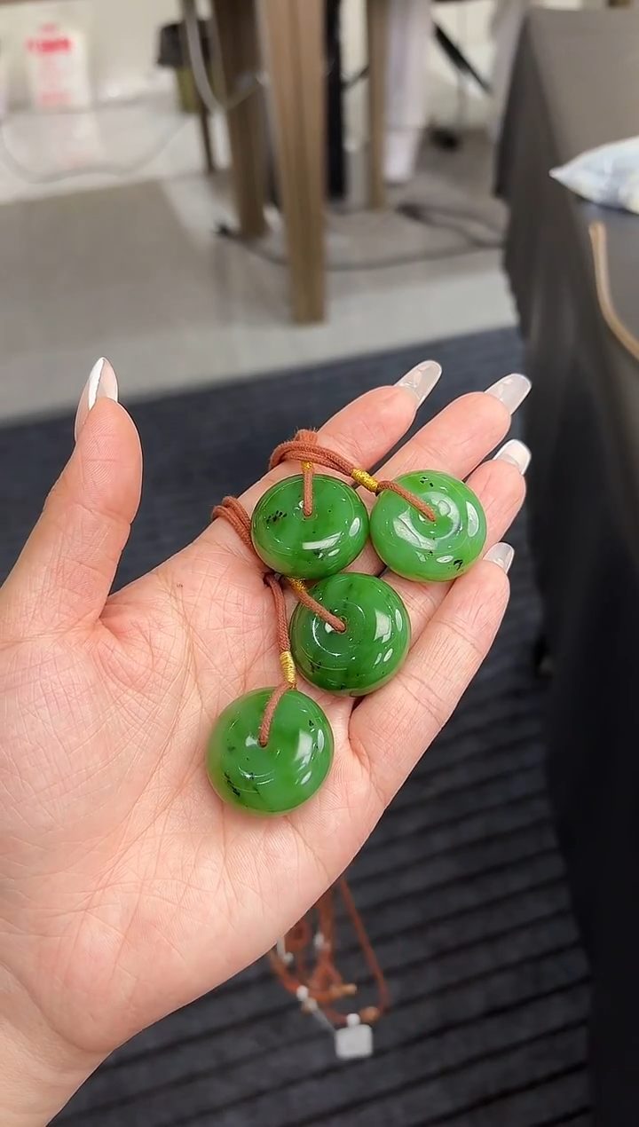 颈饰未镶嵌和田玉苹果绿平安扣28mm多样性拍一发一