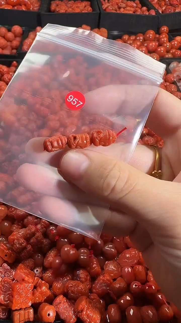 颈饰未镶嵌南红玛瑙1