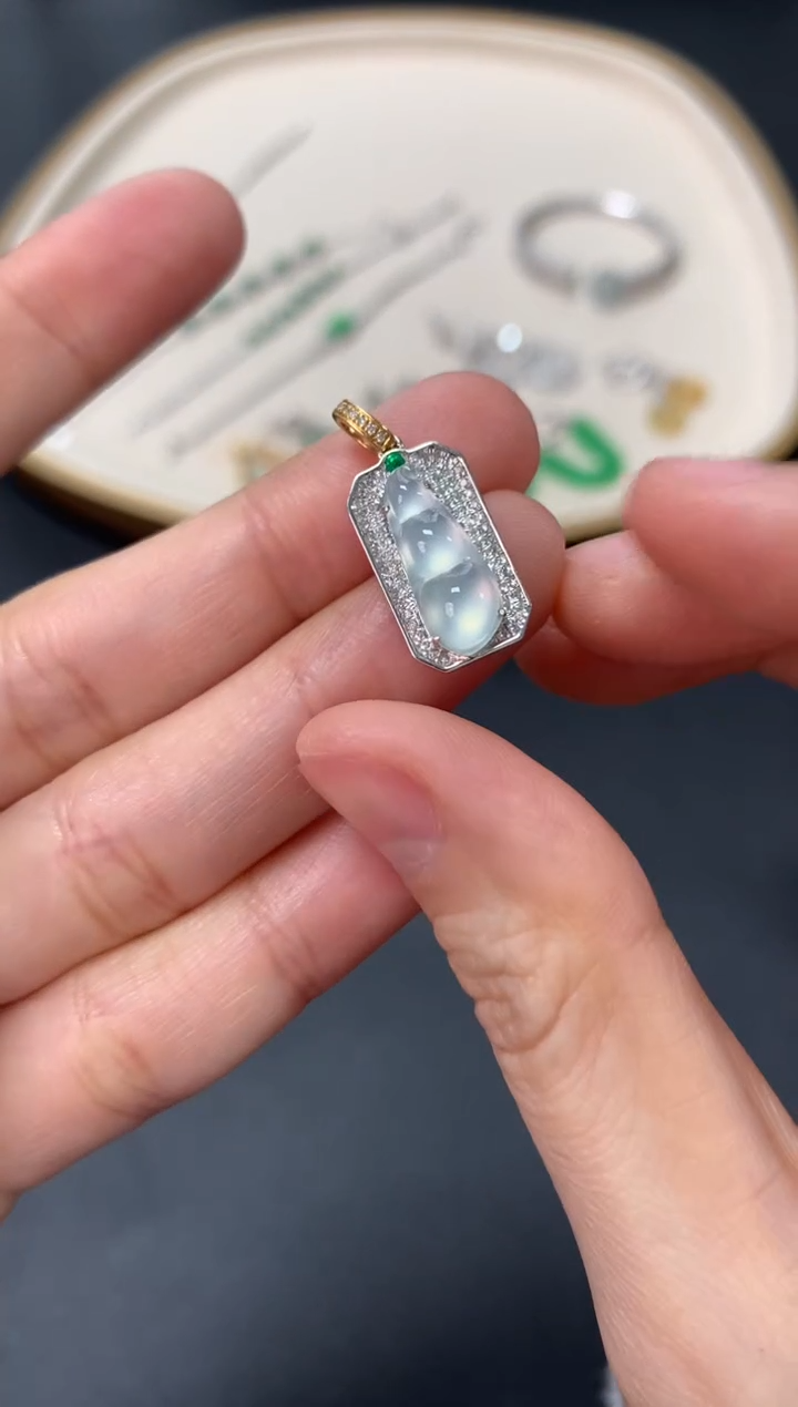 【闪购商品】翡翠吊坠(不含链)18K金镶嵌2400