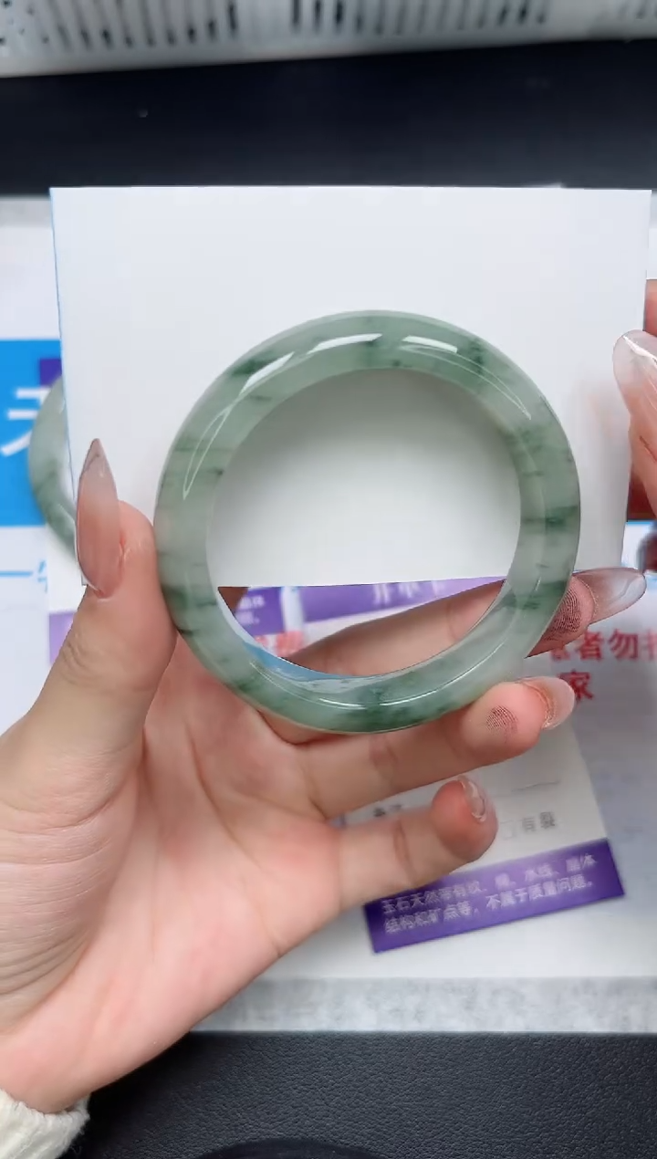 【闪购商品】石英质玉手镯未镶嵌275