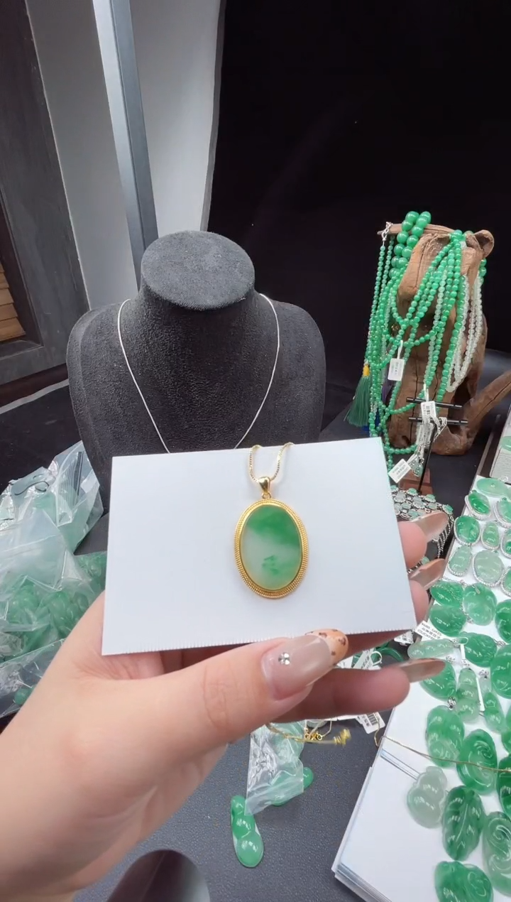 吊坠(赠链)银S925镶嵌石英质玉（非洲翠）5.770无事牌