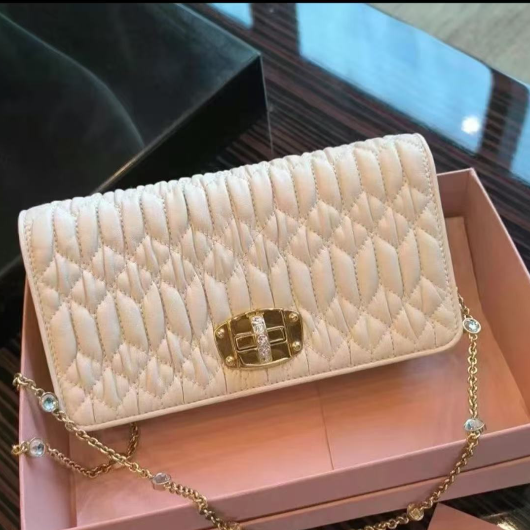 95新 MIU MIU/缪缪 【诗诗】宝石链条包褶皱白金羊皮/BGB200540089