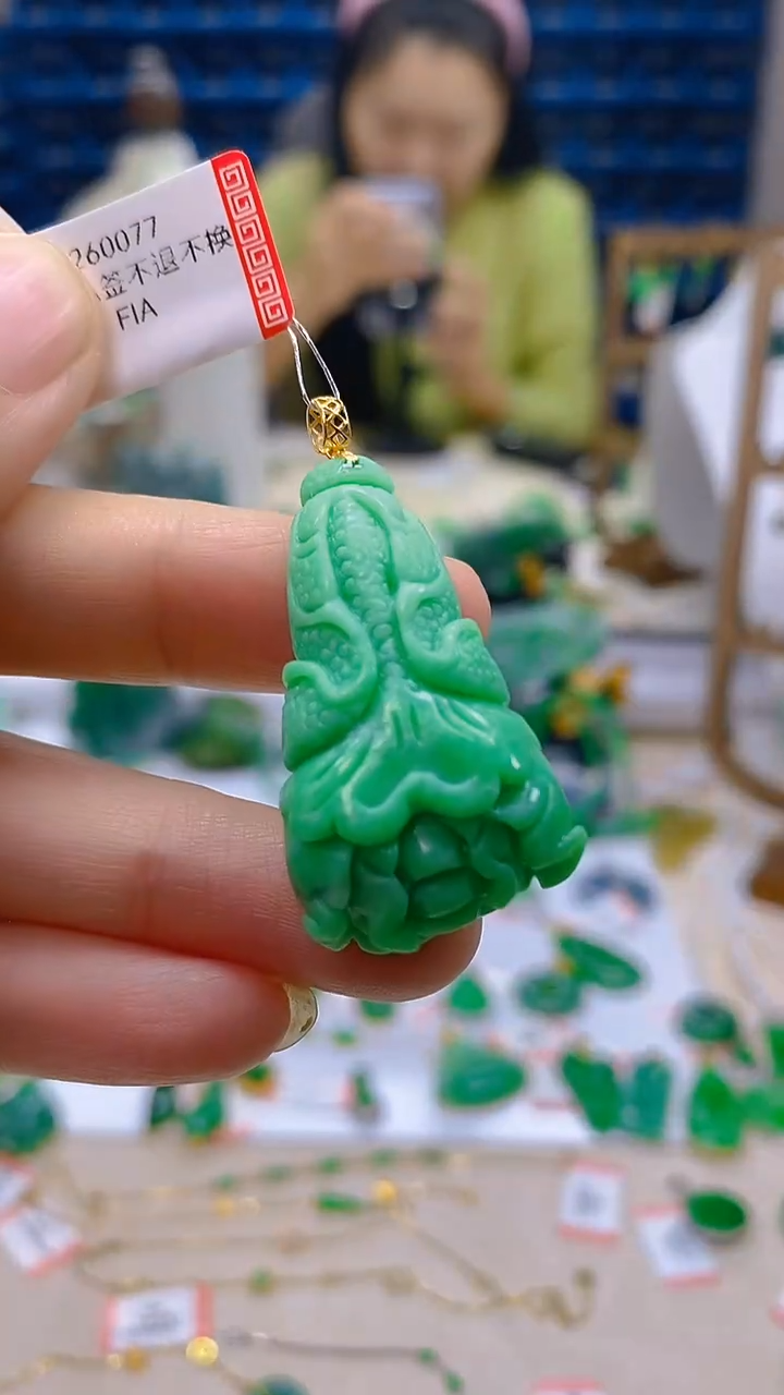 颈饰18K金镶嵌翡翠新号开播 全场乱卖