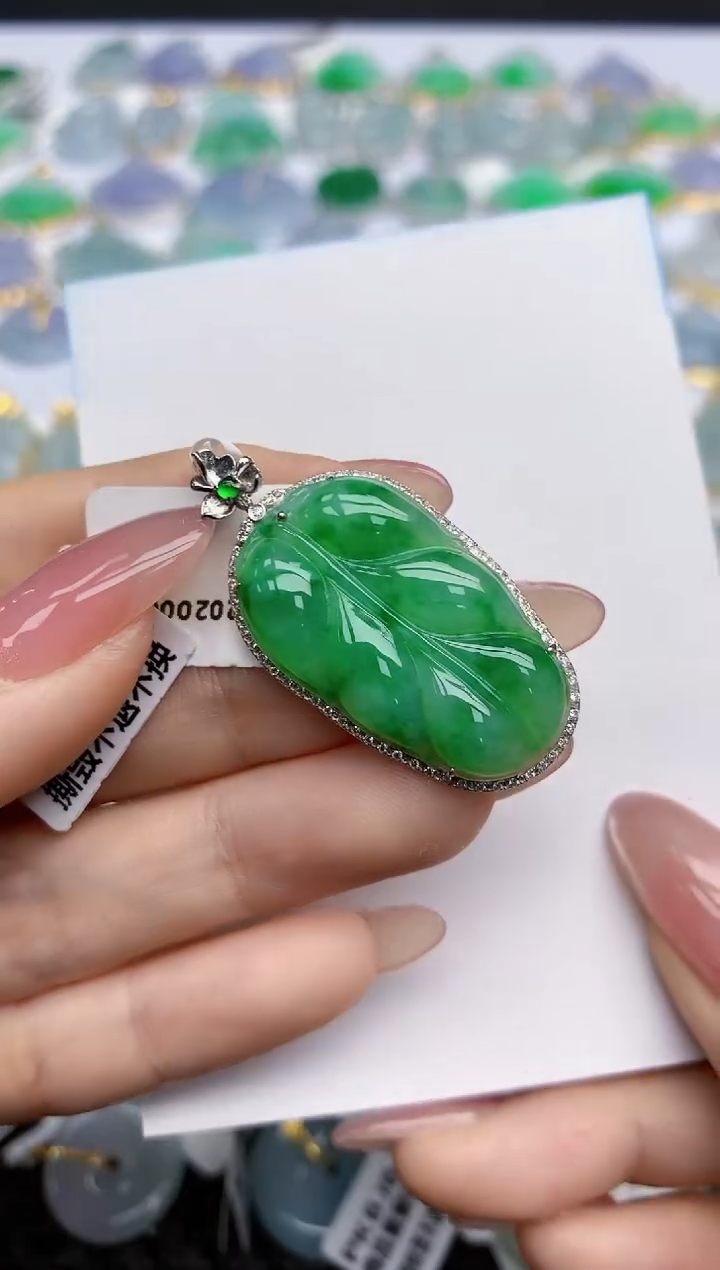 【闪购商品】翡翠挂件18K金镶嵌天然翡翠A货