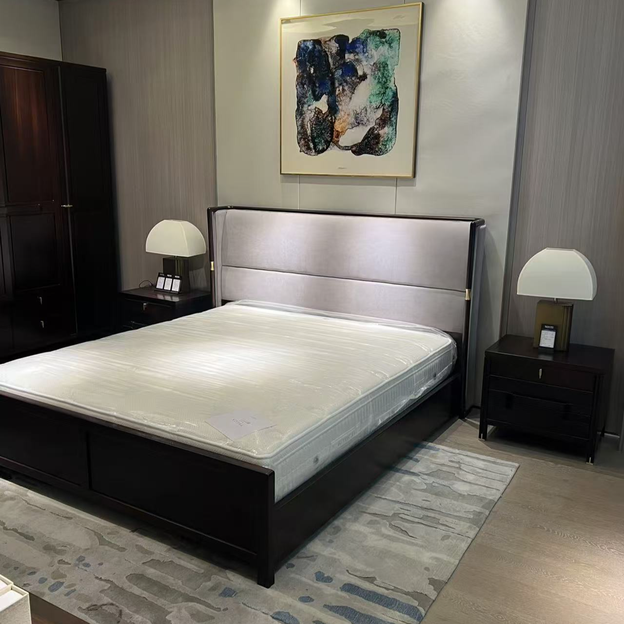 南洋迪克软包床---虎斑楝全实木1.8*2.0大床