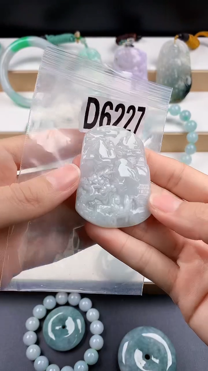 颈饰未镶嵌翡翠天然翡翠吊坠挂件