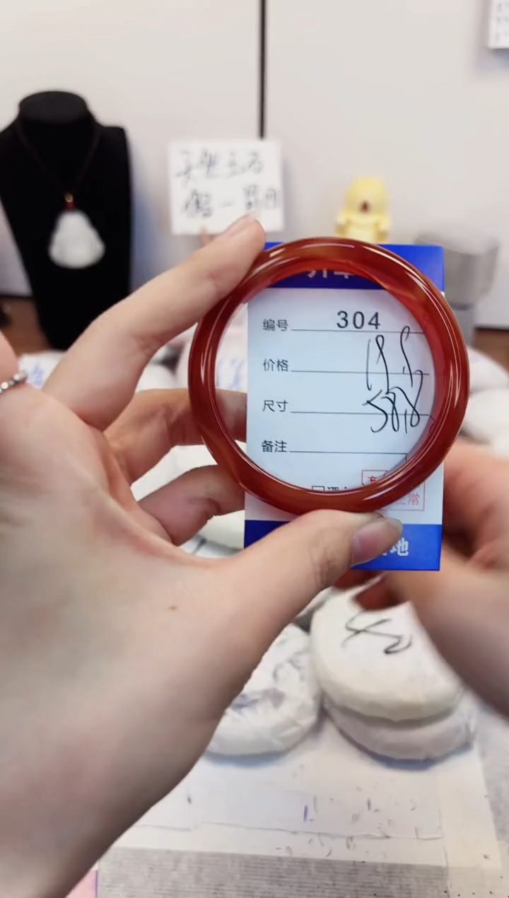 【闪购商品】石英质玉手镯未镶嵌304