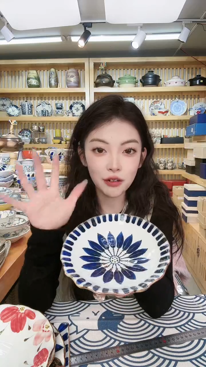 【闪购商品】盘翔芳窑太阳花花边小圆盘17.2cm022