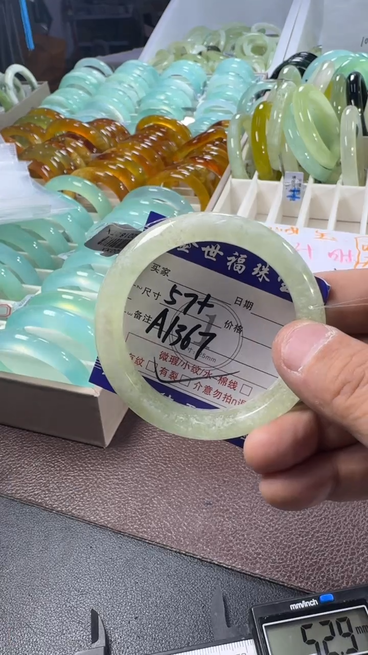 未镶嵌蛇纹石玉手镯1