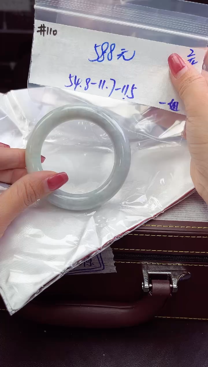 【闪购商品】翡翠手镯未镶嵌手镯   110