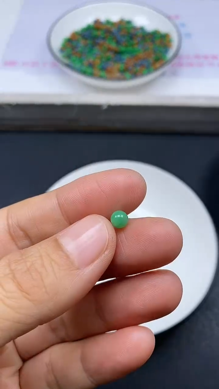 颈饰未镶嵌翡翠雪欣散珠定制diy