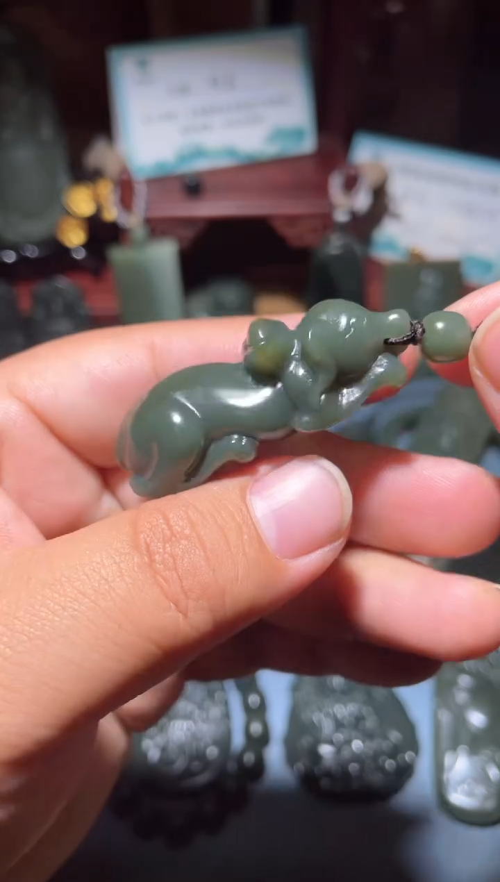 颈饰未镶嵌和田玉（青玉）1