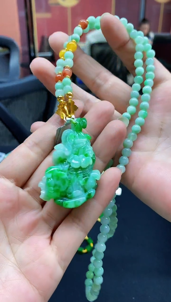 颈饰未镶嵌翡翠吊坠