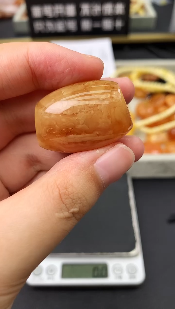 蜜蜡未镶嵌珠宝奇石46