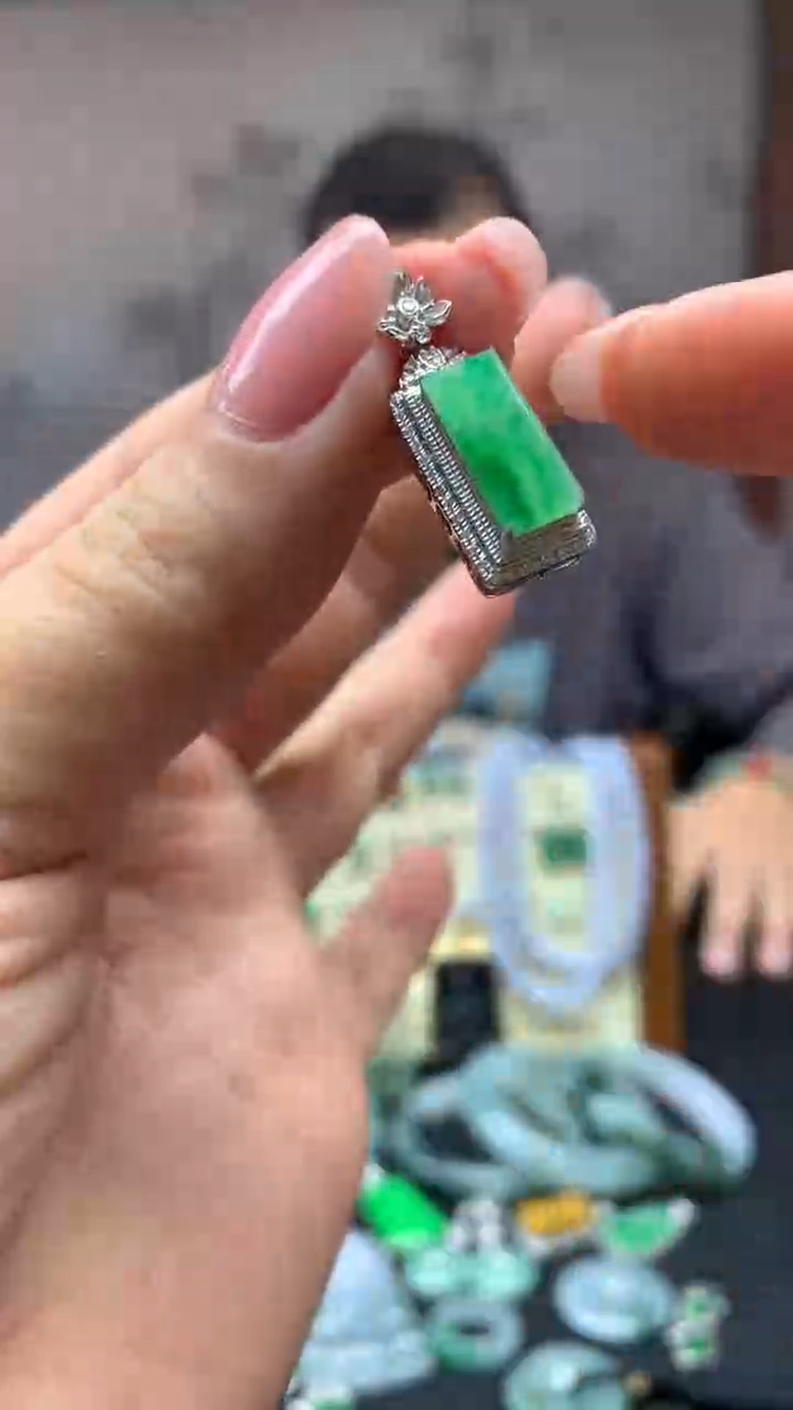 【闪购商品】翡翠颈饰18K金镶嵌3-天然翡翠