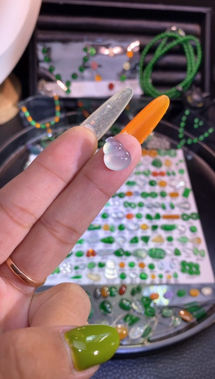 翡翠挂件未镶嵌葫芦