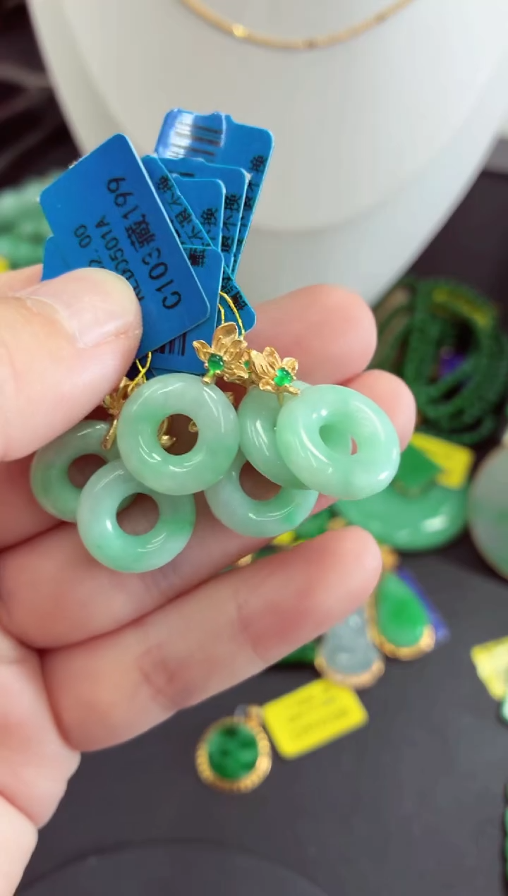 吊坠(不含链)未镶嵌翡翠多样性发货其中一件