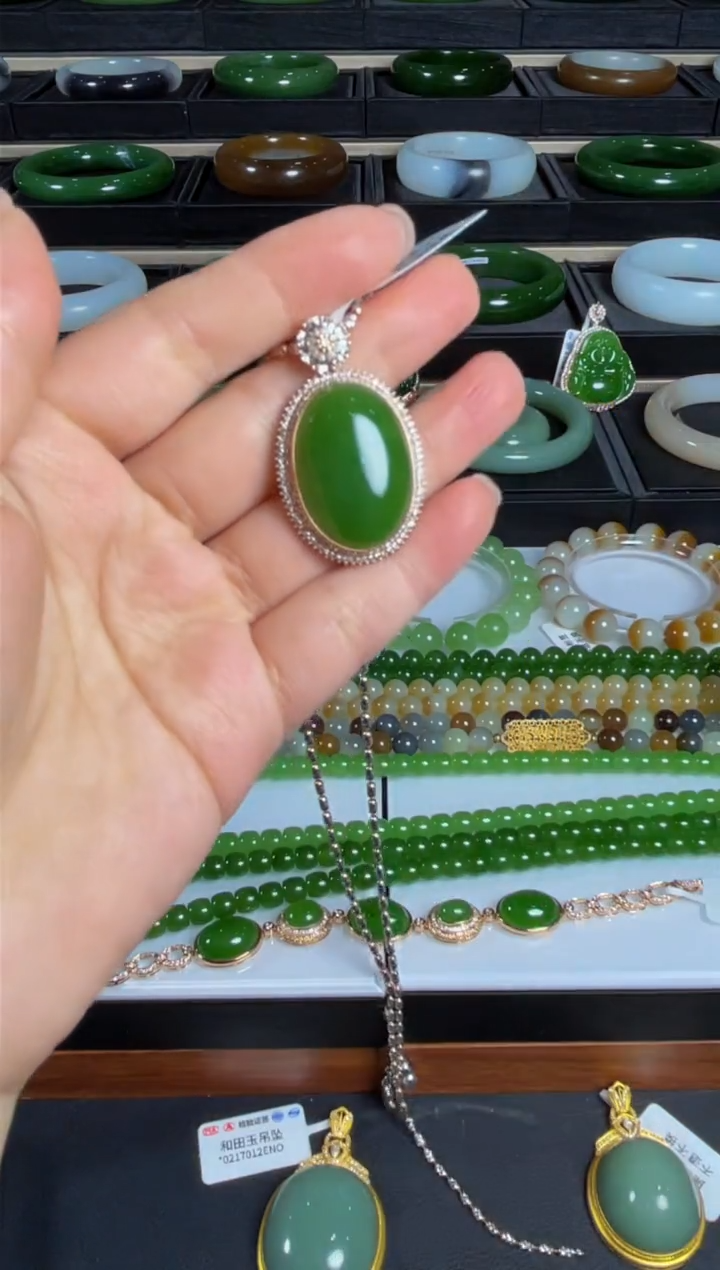 【闪购商品】和田玉吊坠18K金镶嵌.