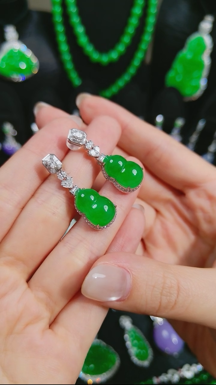 18K金镶嵌翡翠耳饰葫芦耳坠