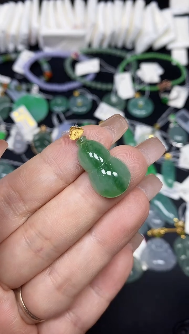 吊坠(不含链)18K金镶嵌翡翠葫芦18K金扣镶嵌@@CMT