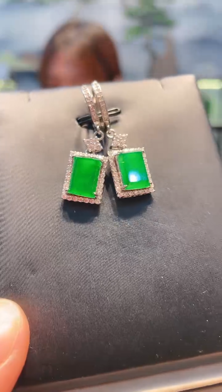 【闪购商品】翡翠吊坠(赠链)银S925镶嵌A81天然A货翡翠