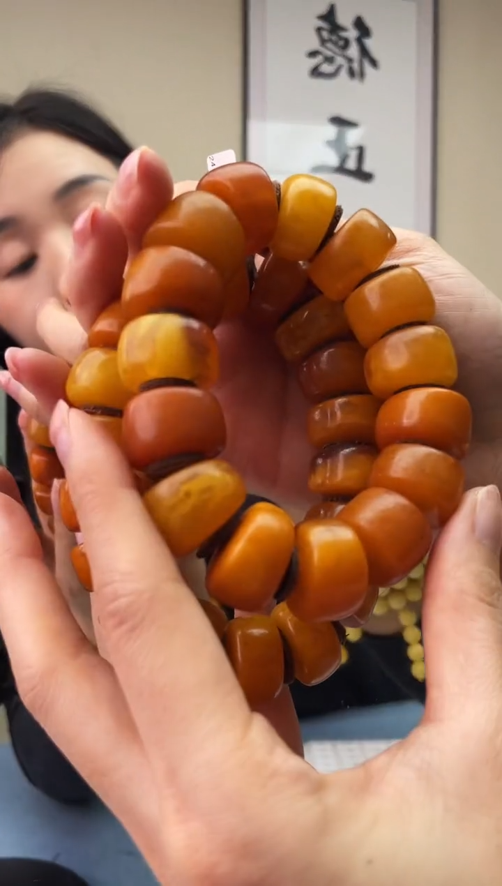 琥珀未镶嵌珠宝奇石T062 20微瑕假一罚十，多样性发一件