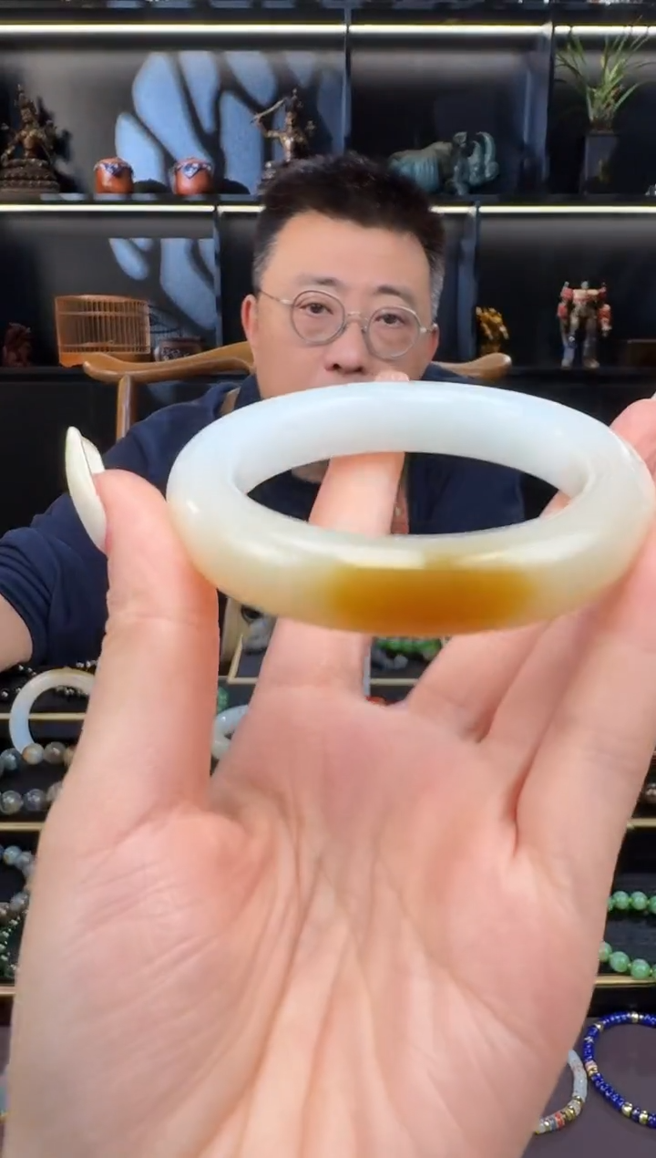 颈饰未镶嵌和田玉糖白手镯60mm