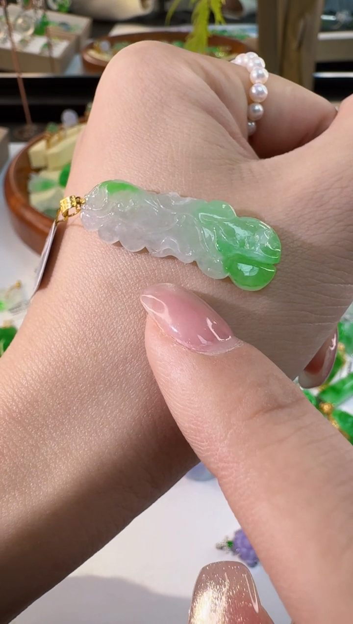 【闪购商品】翡翠颈饰18K金镶嵌缅甸翡翠A货吊坠