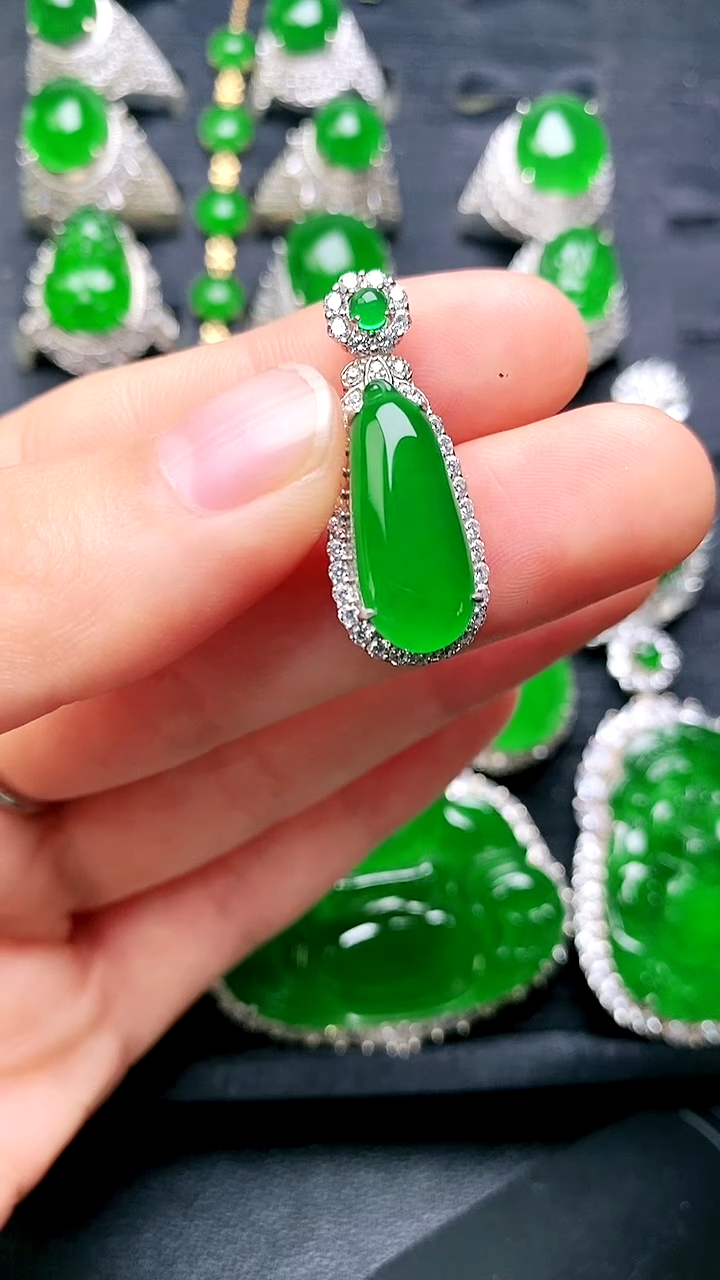 【闪购商品】翡翠吊坠(赠链)未镶嵌吊坠