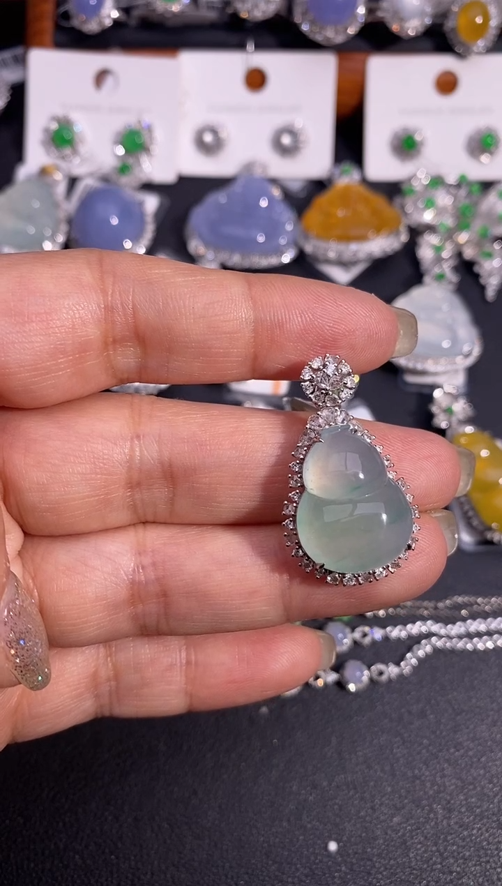 【闪购商品】翡翠颈饰18K金镶嵌吊坠