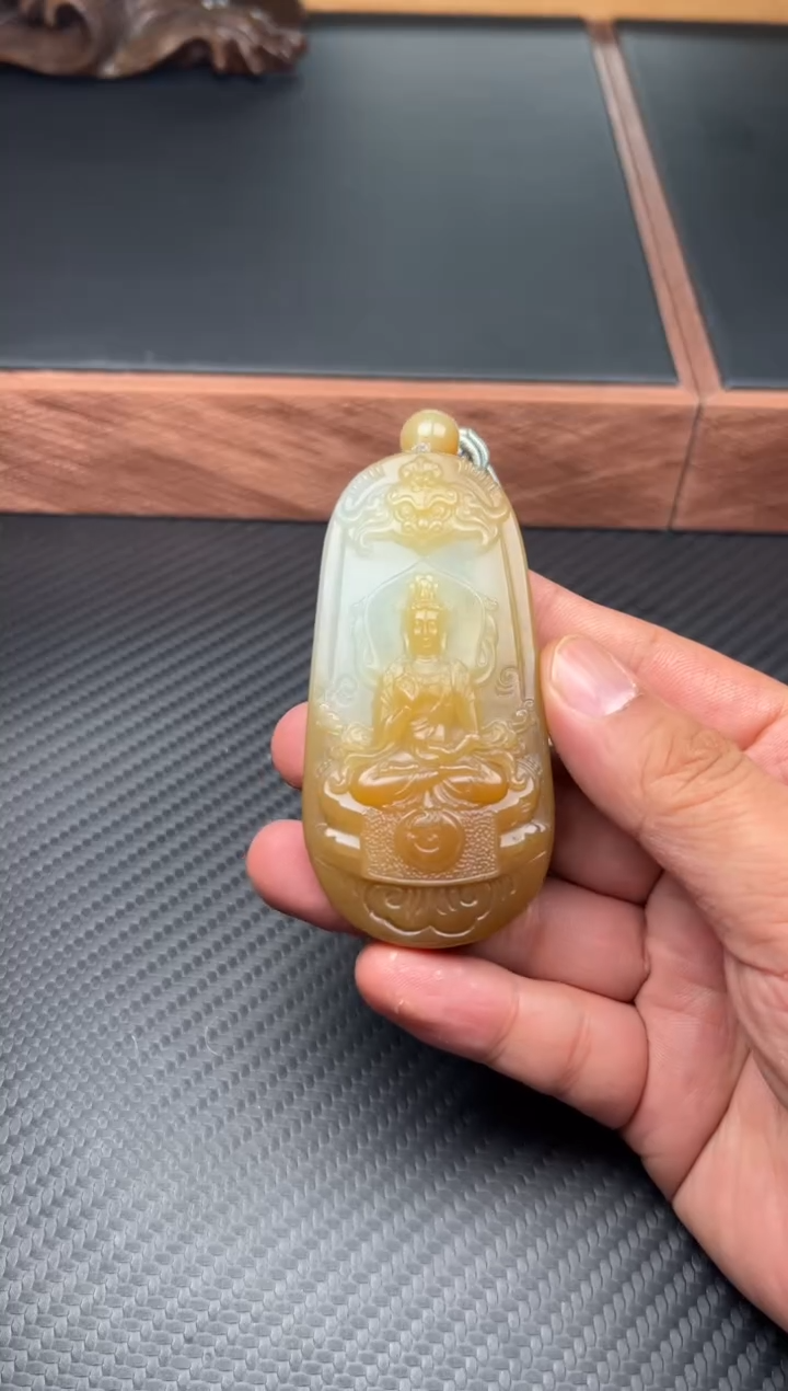 和田玉未镶嵌吊坠(赠链)若羌微色差