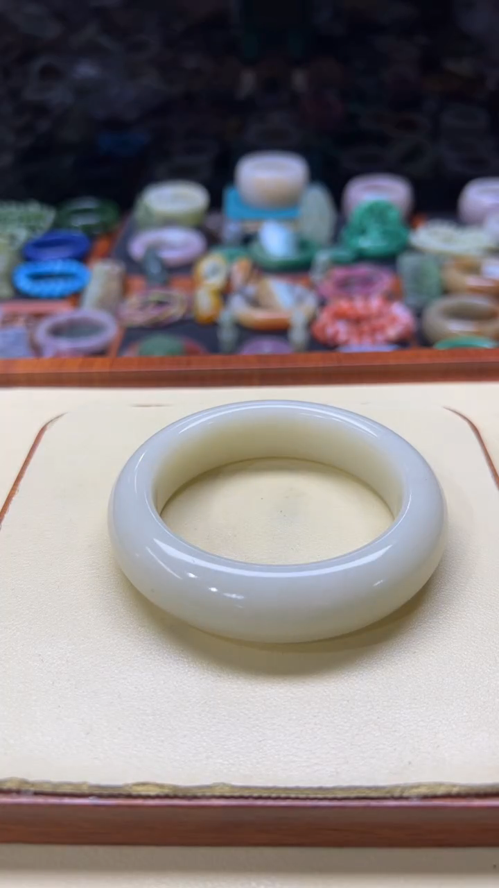 未镶嵌手镯石英质玉l**y111