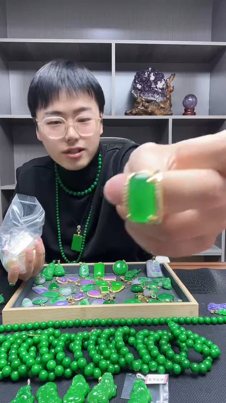 14K金镶嵌戒指翡翠俞戒指