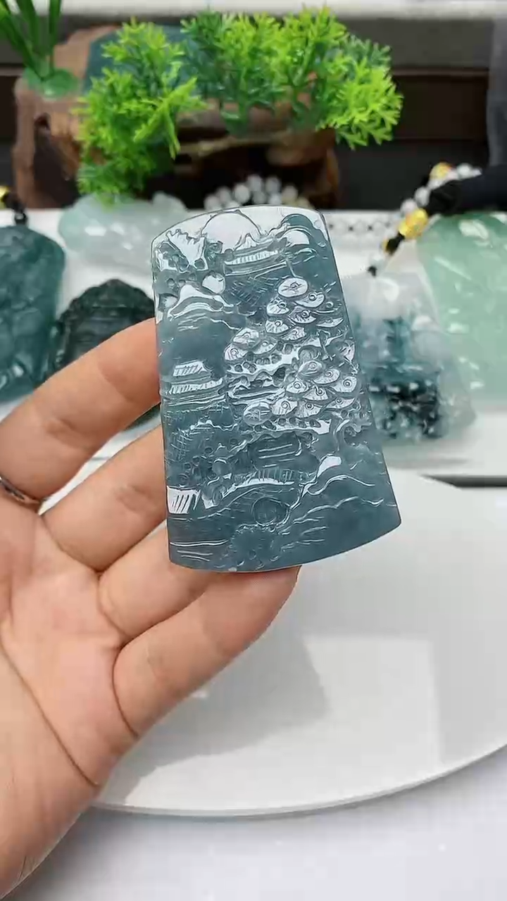 【闪购商品】翡翠颈饰未镶嵌        
