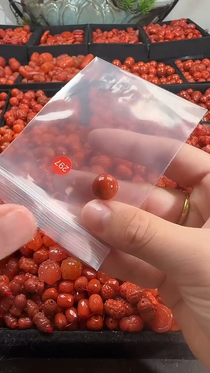 颈饰未镶嵌南红玛瑙1