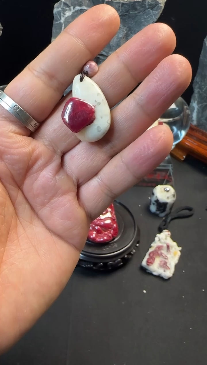 天然辰砂天然朱砂晶体原石吊坠挂件