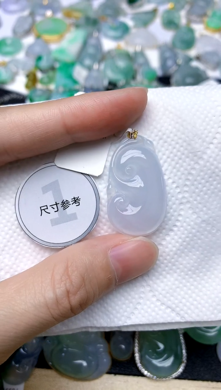 颈饰18K金镶嵌翡翠天然A货翡翠