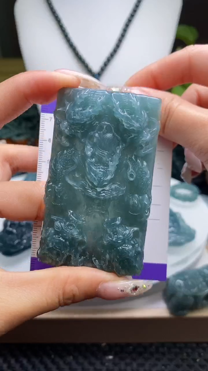 翡翠未镶嵌颈饰