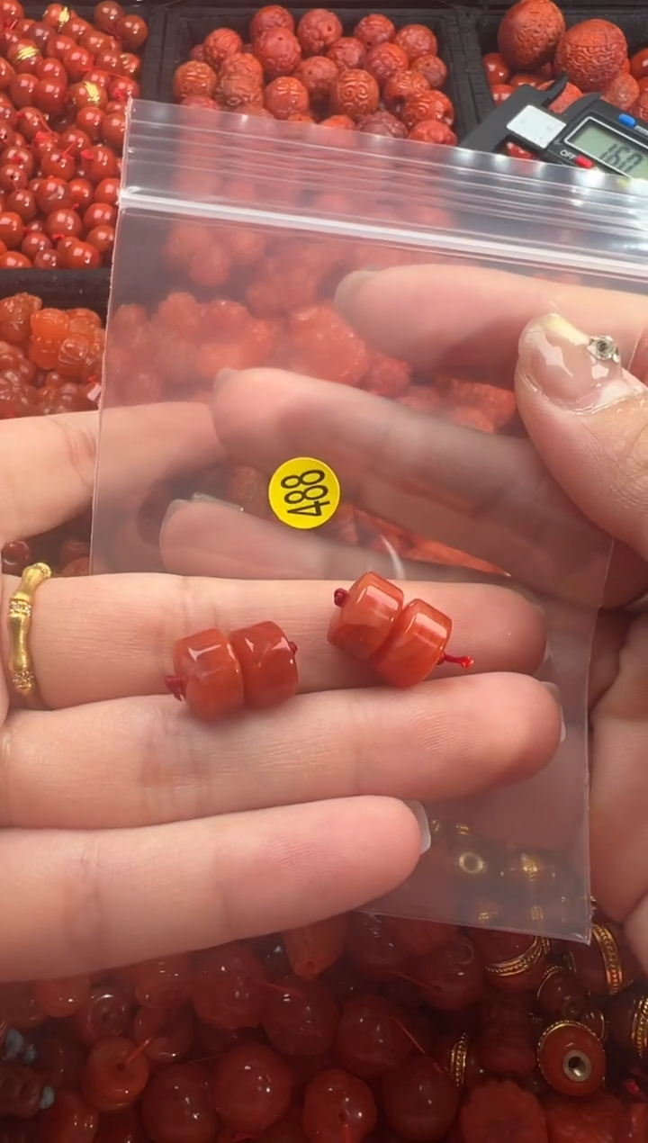 南红玛瑙未镶嵌颈饰1