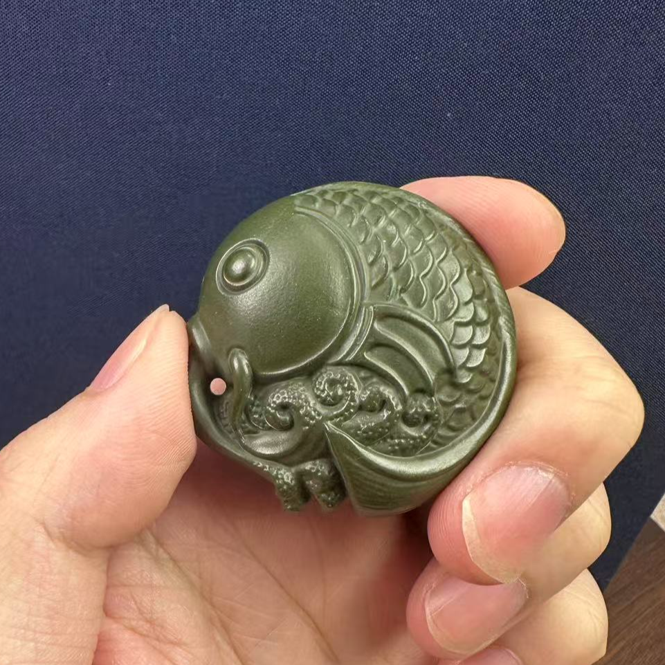 宜兴原矿绿泥紫砂年年有鱼余茶宠可养精品摆件茶玩茶桌雕塑