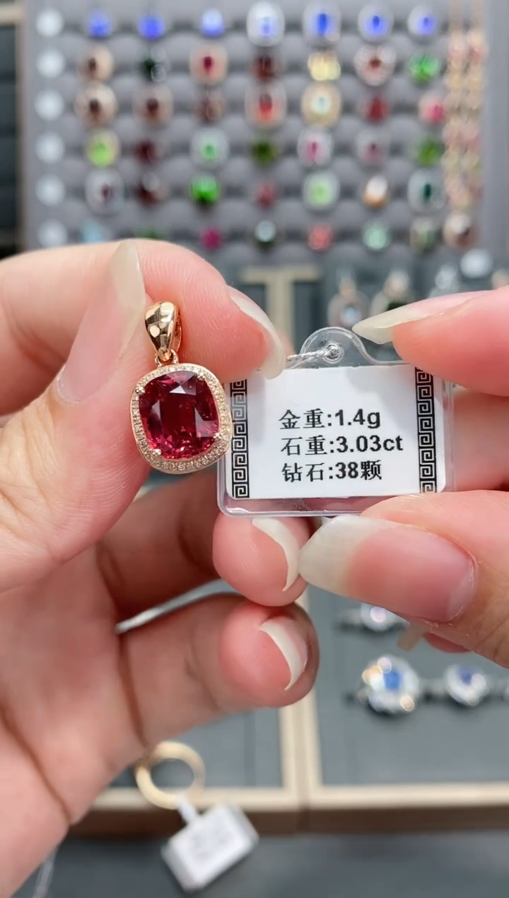 【闪购商品】碧玺颈饰18K金镶嵌3.03   